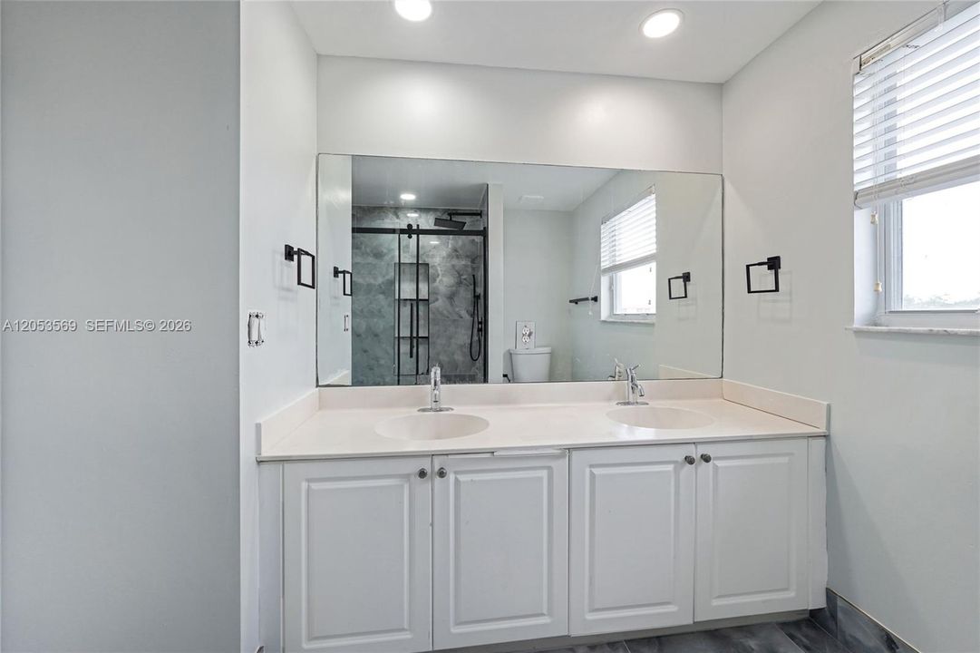 For Sale: $980,000 (6 beds, 3 baths, 3310 Square Feet)