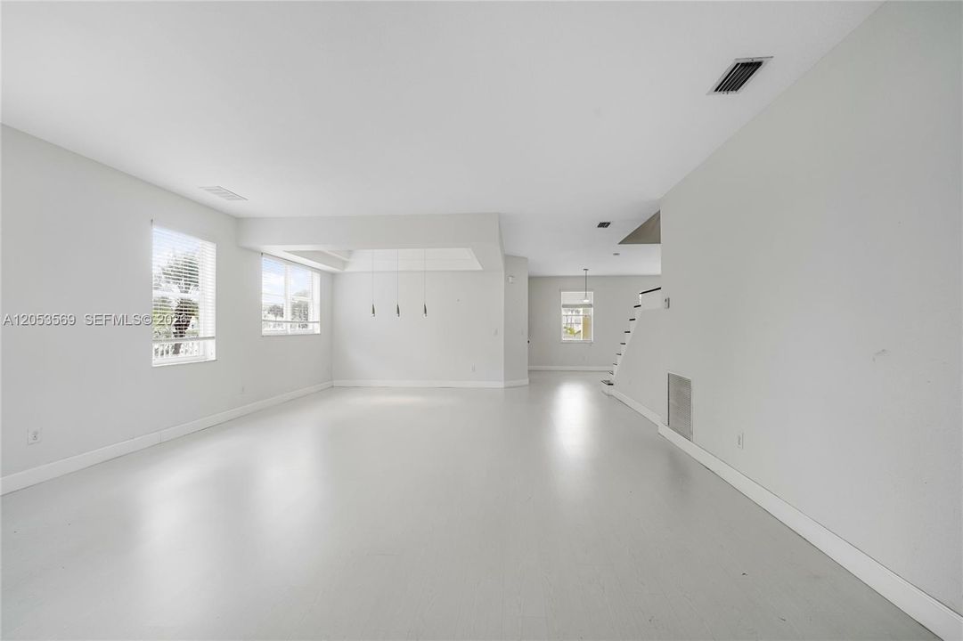 For Sale: $980,000 (6 beds, 3 baths, 3310 Square Feet)