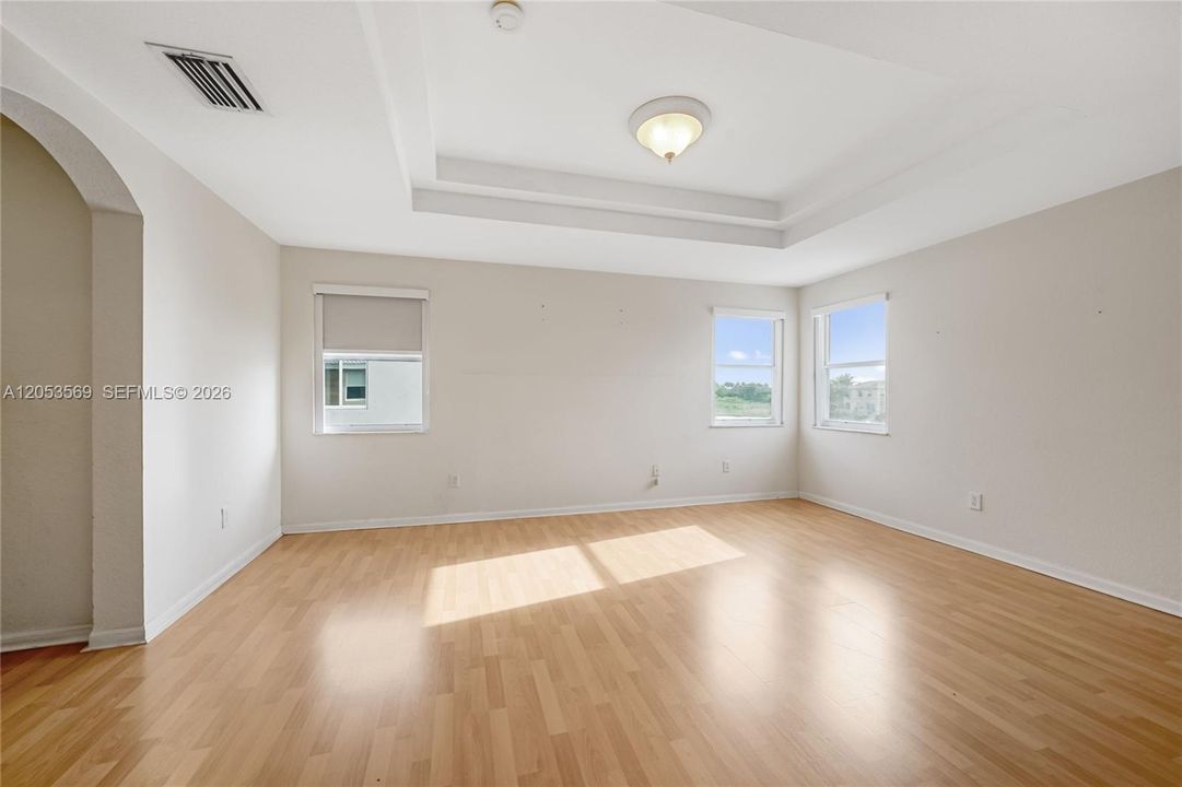For Sale: $980,000 (6 beds, 3 baths, 3310 Square Feet)