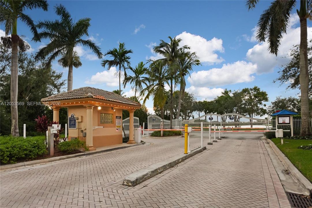 For Sale: $980,000 (6 beds, 3 baths, 3310 Square Feet)