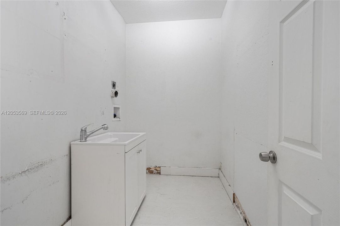 For Sale: $980,000 (6 beds, 3 baths, 3310 Square Feet)