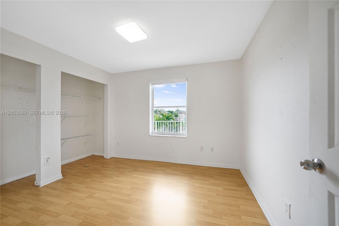 For Sale: $980,000 (6 beds, 3 baths, 3310 Square Feet)