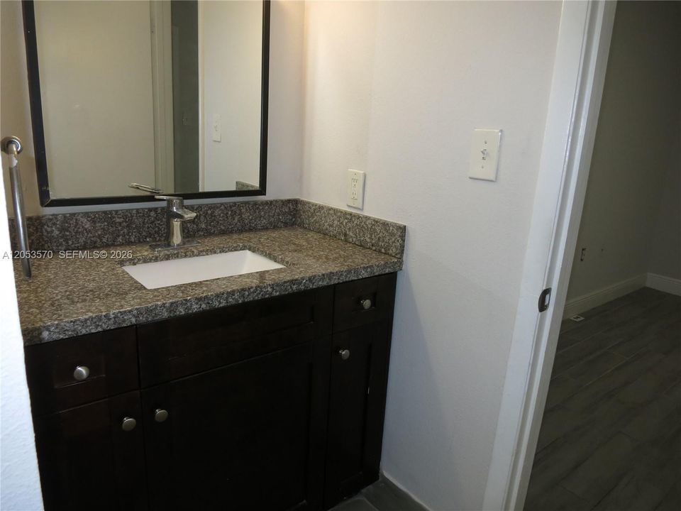В аренду: $2,400 (2 спален, 2 ванн, 1053 Квадратных фут)