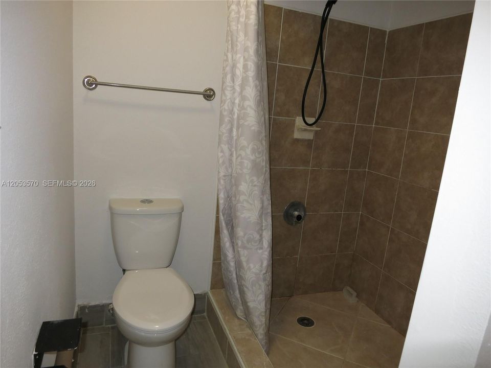 В аренду: $2,400 (2 спален, 2 ванн, 1053 Квадратных фут)
