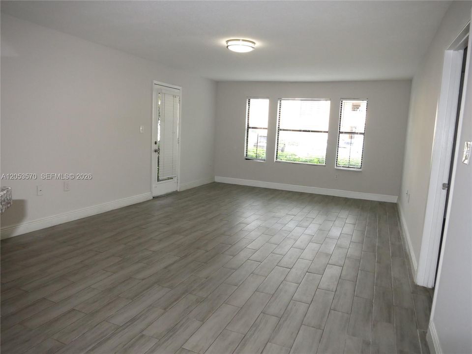 В аренду: $2,400 (2 спален, 2 ванн, 1053 Квадратных фут)