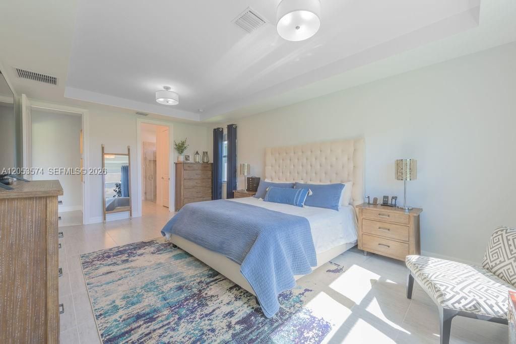 En Venta: $669,900 (4 camas, 3 baños, 2855 Pies cuadrados)