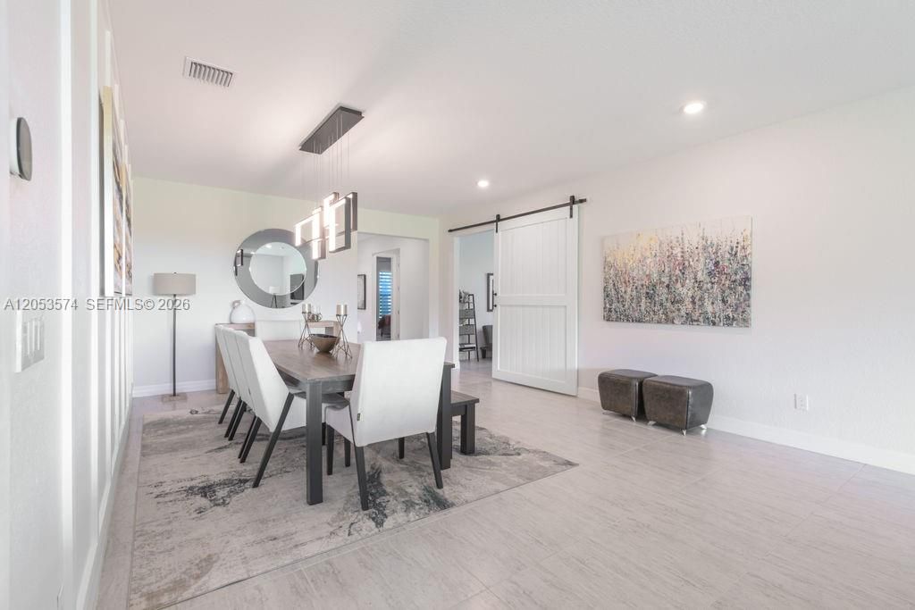 En Venta: $669,900 (4 camas, 3 baños, 2855 Pies cuadrados)