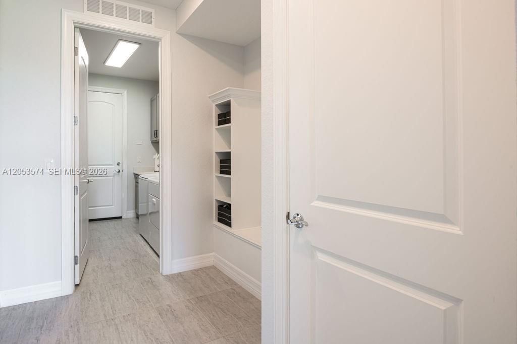 En Venta: $669,900 (4 camas, 3 baños, 2855 Pies cuadrados)