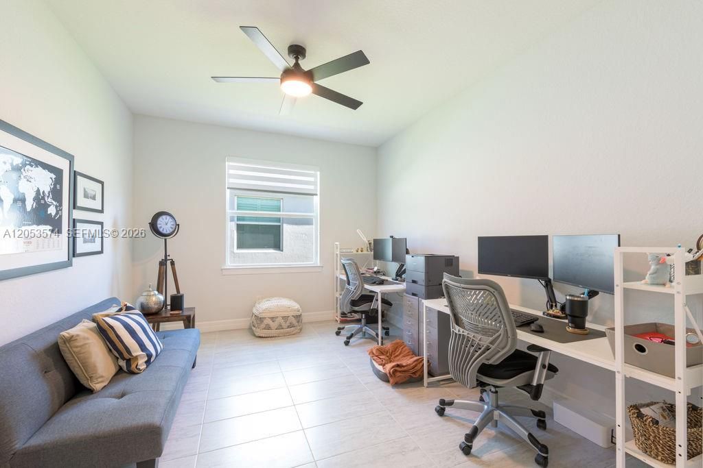 En Venta: $669,900 (4 camas, 3 baños, 2855 Pies cuadrados)