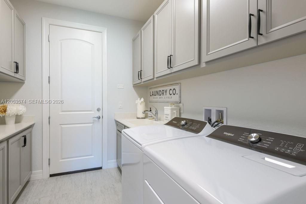 En Venta: $669,900 (4 camas, 3 baños, 2855 Pies cuadrados)