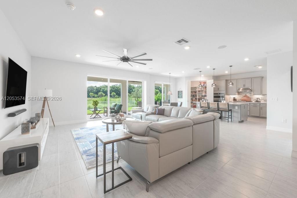En Venta: $669,900 (4 camas, 3 baños, 2855 Pies cuadrados)