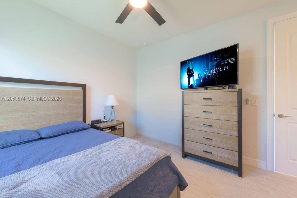 En Venta: $669,900 (4 camas, 3 baños, 2855 Pies cuadrados)