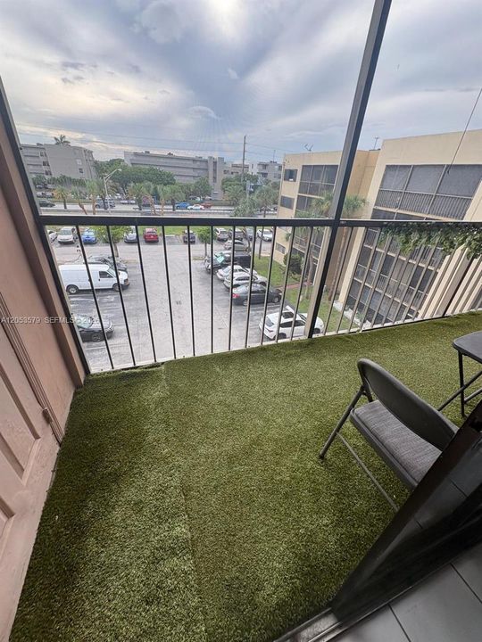 For Sale: $325,000 (3 beds, 2 baths, 1099 Square Feet)