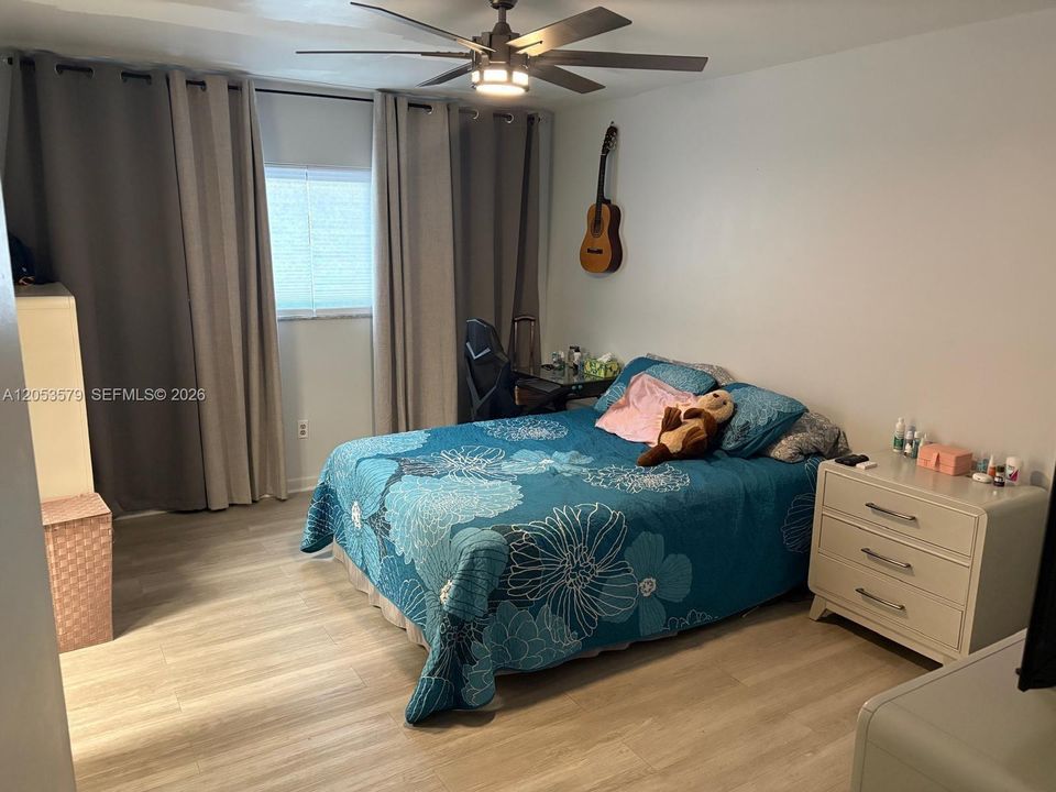 For Sale: $325,000 (3 beds, 2 baths, 1099 Square Feet)