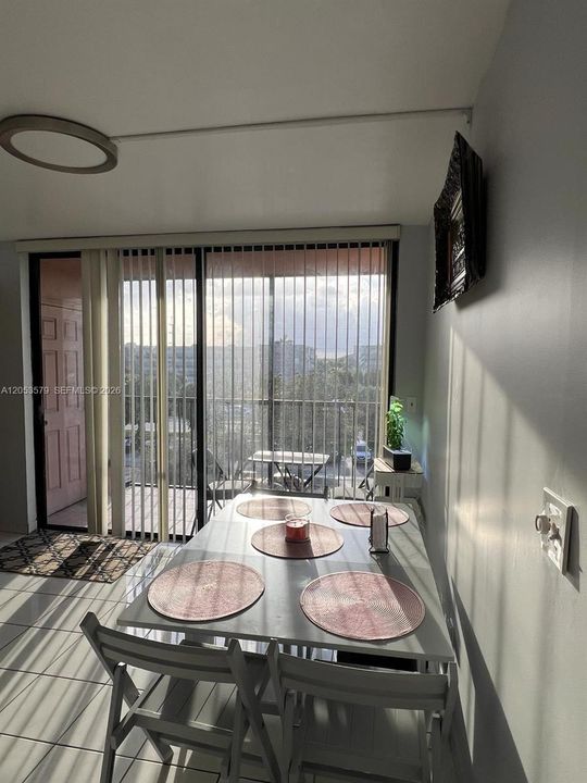 For Sale: $325,000 (3 beds, 2 baths, 1099 Square Feet)