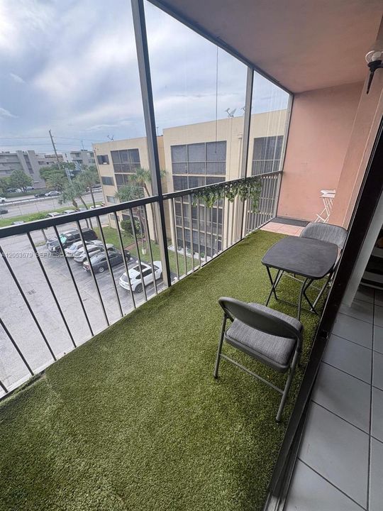 For Sale: $325,000 (3 beds, 2 baths, 1099 Square Feet)