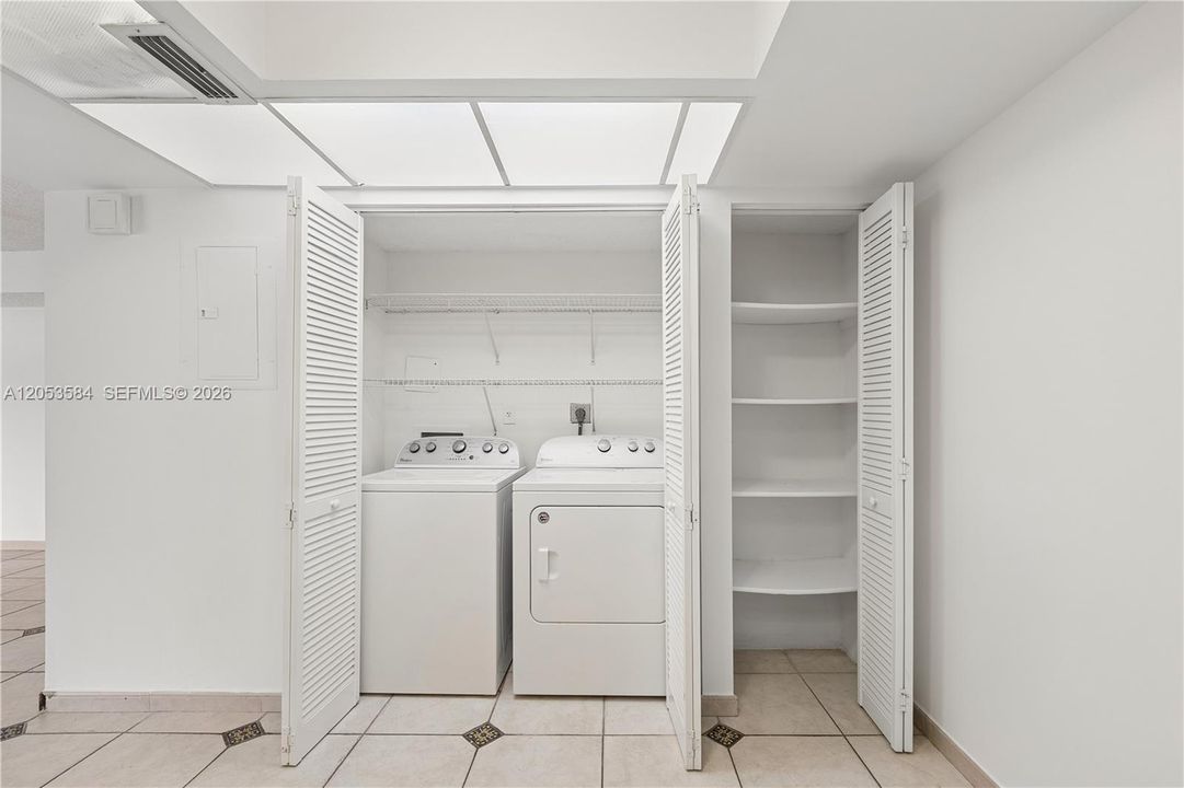 На продажу: $325,000 (2 спален, 2 ванн, 1340 Квадратных фут)