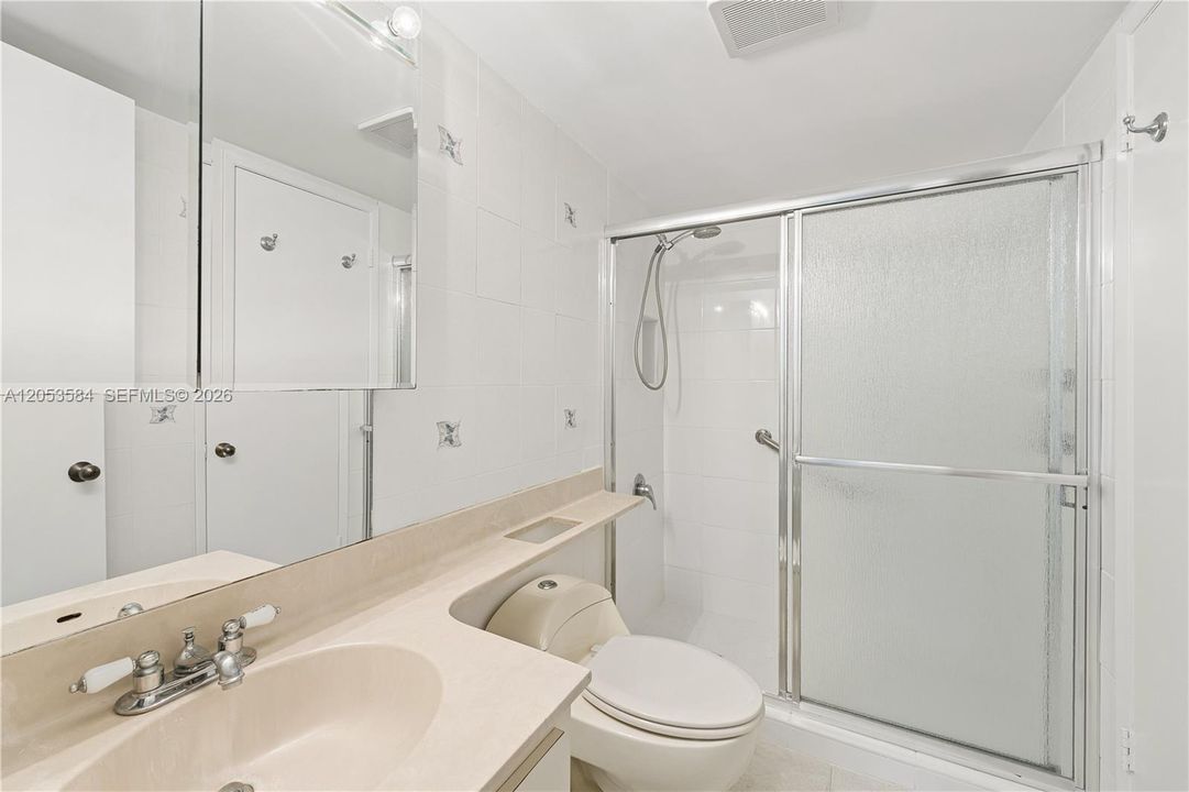 На продажу: $325,000 (2 спален, 2 ванн, 1340 Квадратных фут)