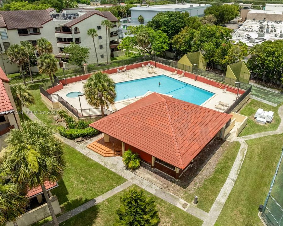 На продажу: $325,000 (2 спален, 2 ванн, 1340 Квадратных фут)