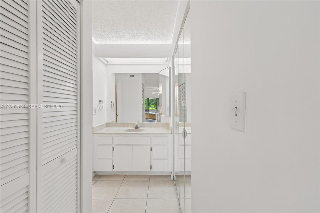 На продажу: $325,000 (2 спален, 2 ванн, 1340 Квадратных фут)