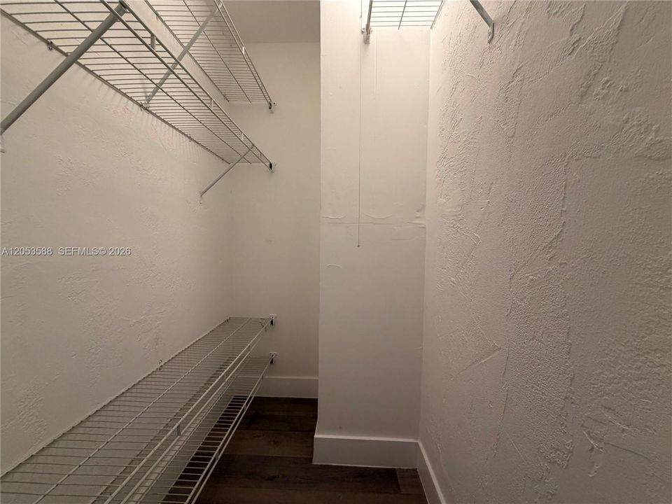 En Renta: $1,600 (0 camas, 1 baños, 31750 Pies cuadrados)