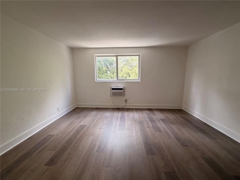 En Renta: $1,600 (0 camas, 1 baños, 31750 Pies cuadrados)