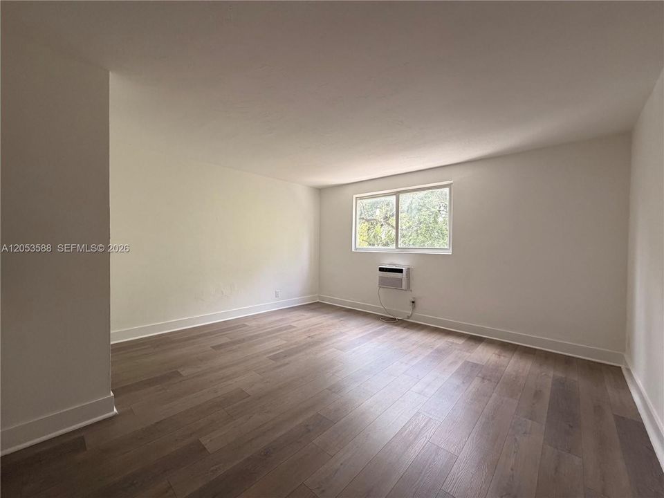 En Renta: $1,600 (0 camas, 1 baños, 31750 Pies cuadrados)