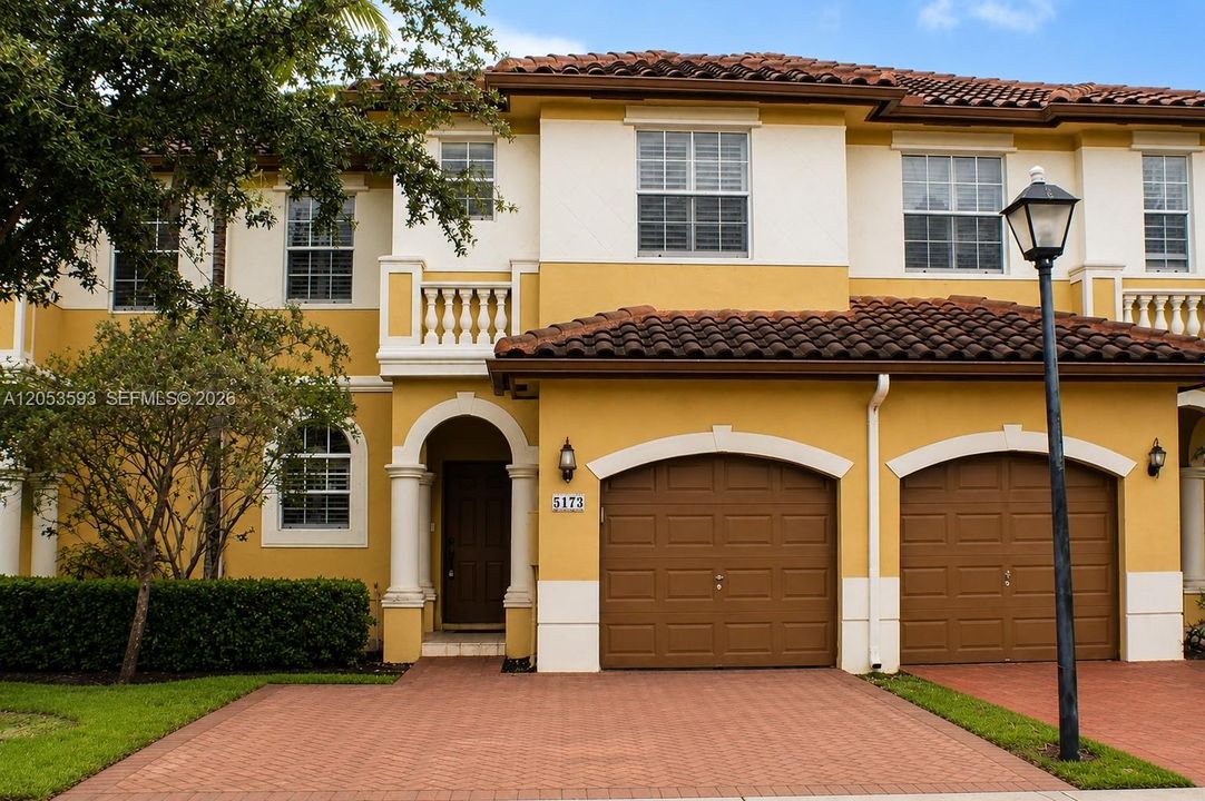 En Venta: $489,900 (3 camas, 2 baños, 1549 Pies cuadrados)