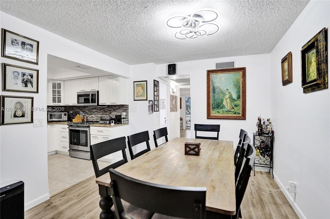 На продажу: $105,000 (1 спален, 1 ванн, 842 Квадратных фут)