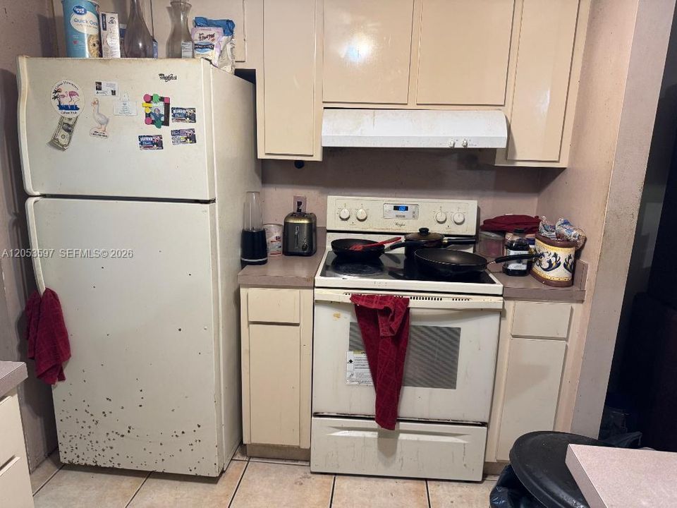 На продажу: $275,000 (2 спален, 1 ванн, 1054 Квадратных фут)