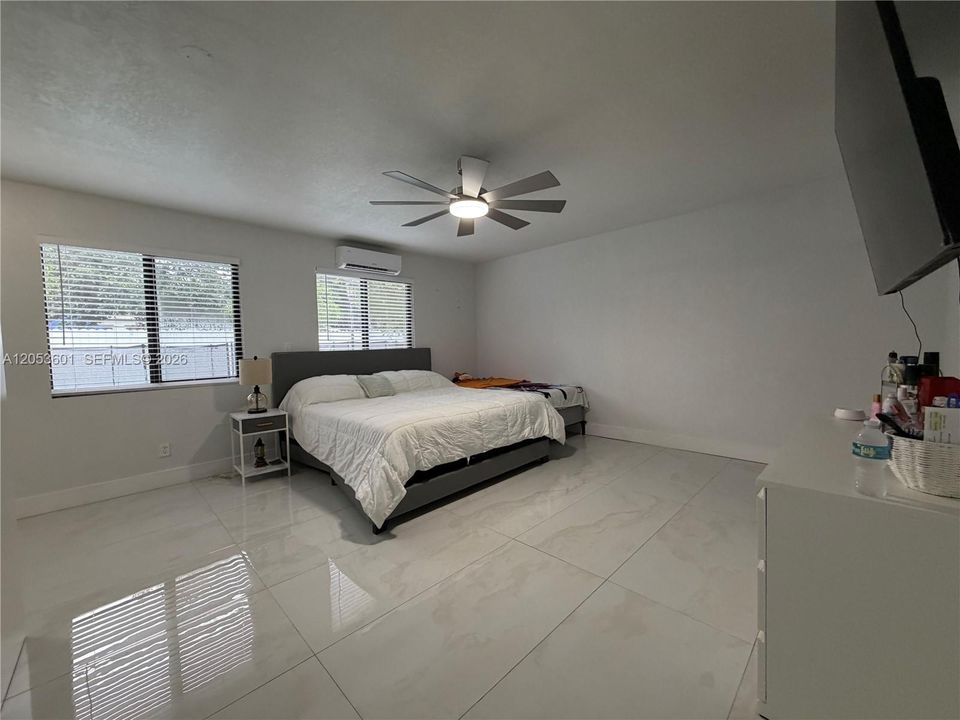 For Sale: $660,000 (5 beds, 3 baths, 1766 Square Feet)