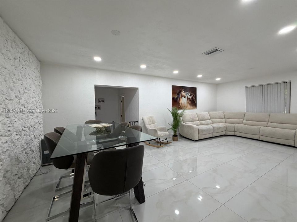 For Sale: $660,000 (5 beds, 3 baths, 1766 Square Feet)