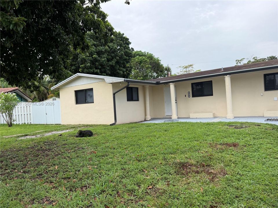 For Sale: $660,000 (5 beds, 3 baths, 1766 Square Feet)