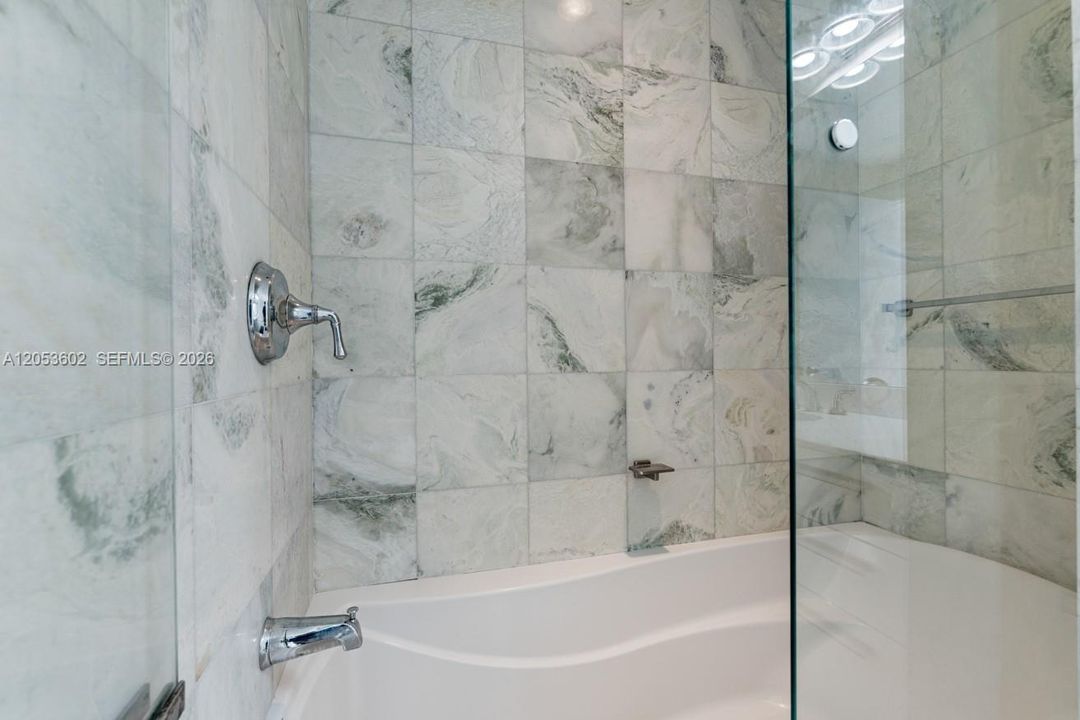 В аренду: $4,295 (2 спален, 2 ванн, 1088 Квадратных фут)