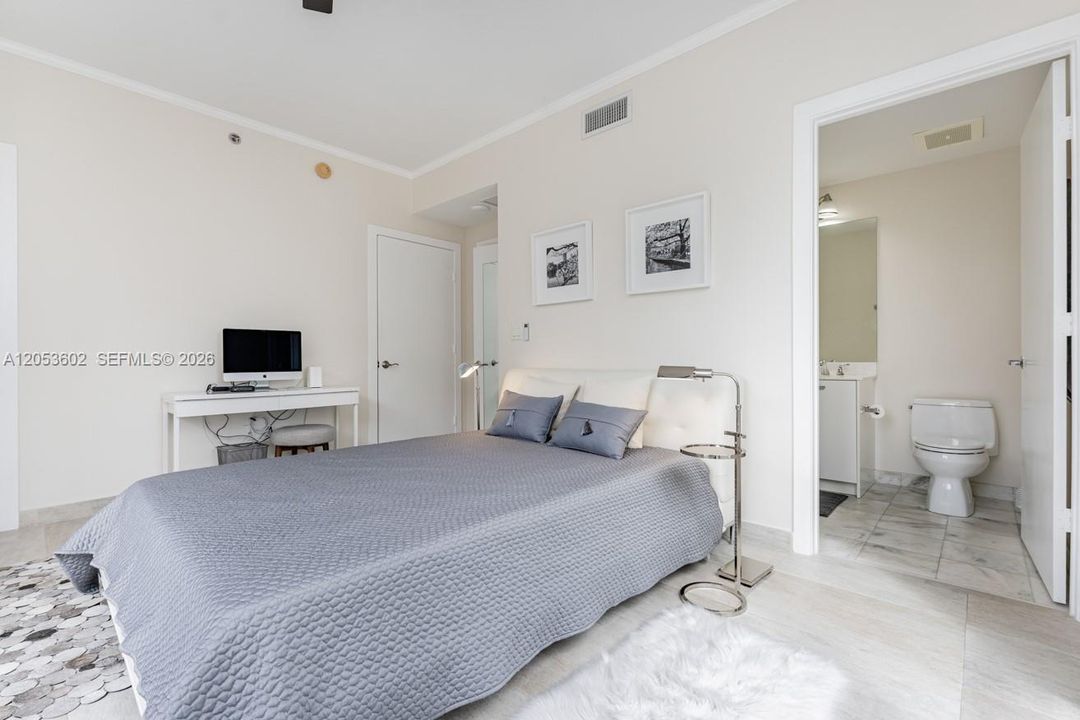 В аренду: $4,295 (2 спален, 2 ванн, 1088 Квадратных фут)