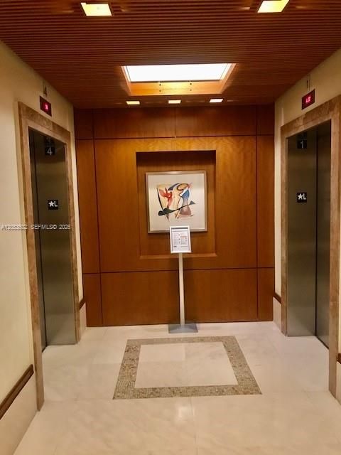 В аренду: $4,295 (2 спален, 2 ванн, 1088 Квадратных фут)