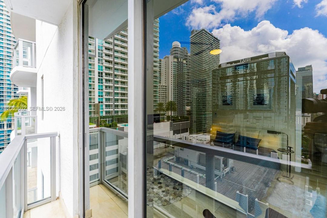В аренду: $4,295 (2 спален, 2 ванн, 1088 Квадратных фут)