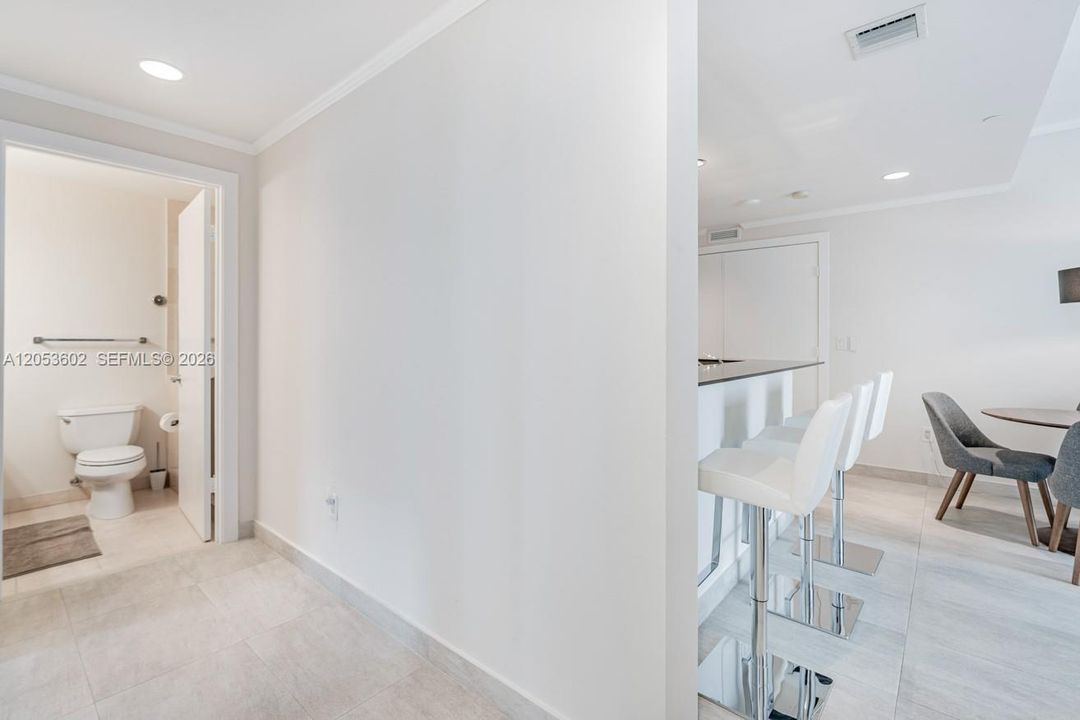 В аренду: $4,295 (2 спален, 2 ванн, 1088 Квадратных фут)