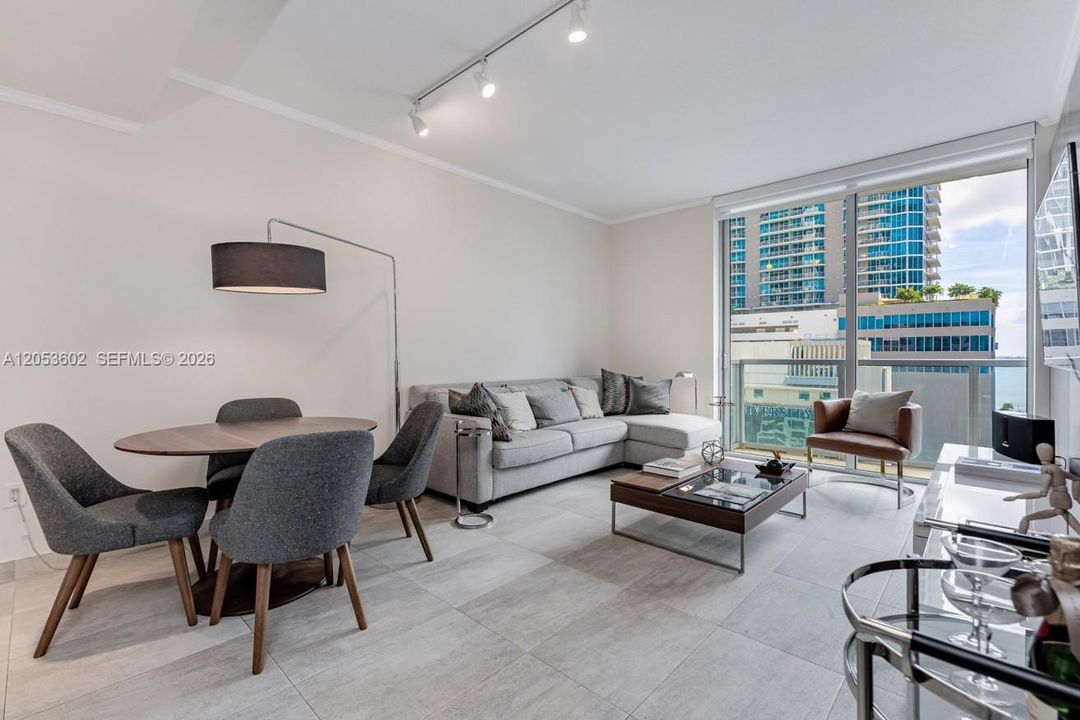 В аренду: $4,295 (2 спален, 2 ванн, 1088 Квадратных фут)