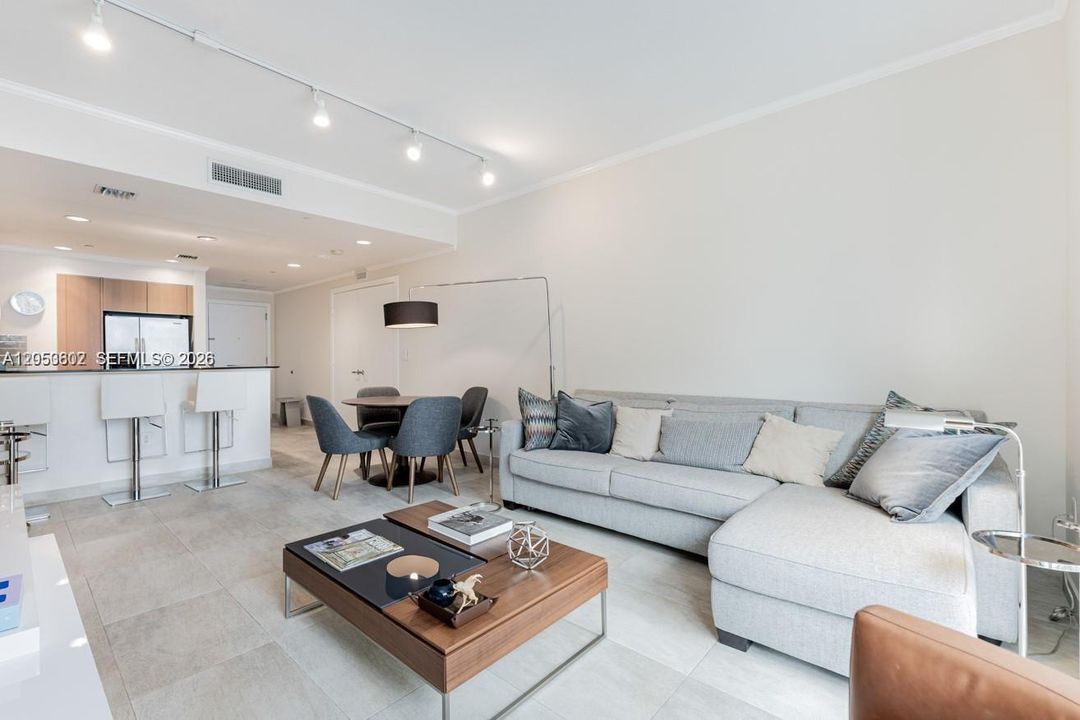 В аренду: $4,295 (2 спален, 2 ванн, 1088 Квадратных фут)