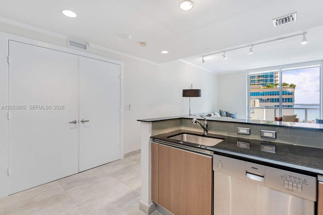 В аренду: $4,295 (2 спален, 2 ванн, 1088 Квадратных фут)