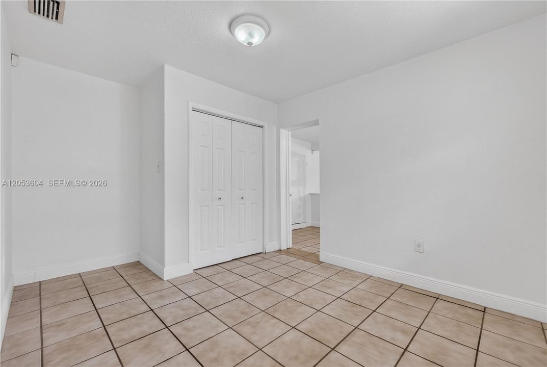 For Rent: $1,700 (1 beds, 1 baths, 970 Square Feet)