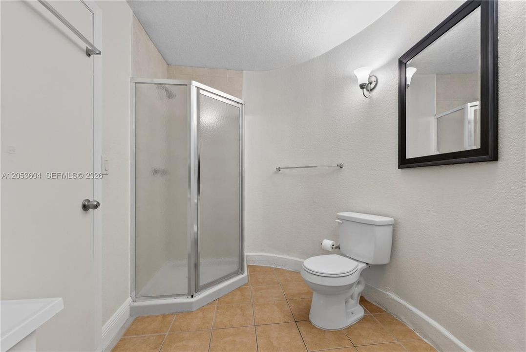 For Rent: $1,700 (1 beds, 1 baths, 970 Square Feet)