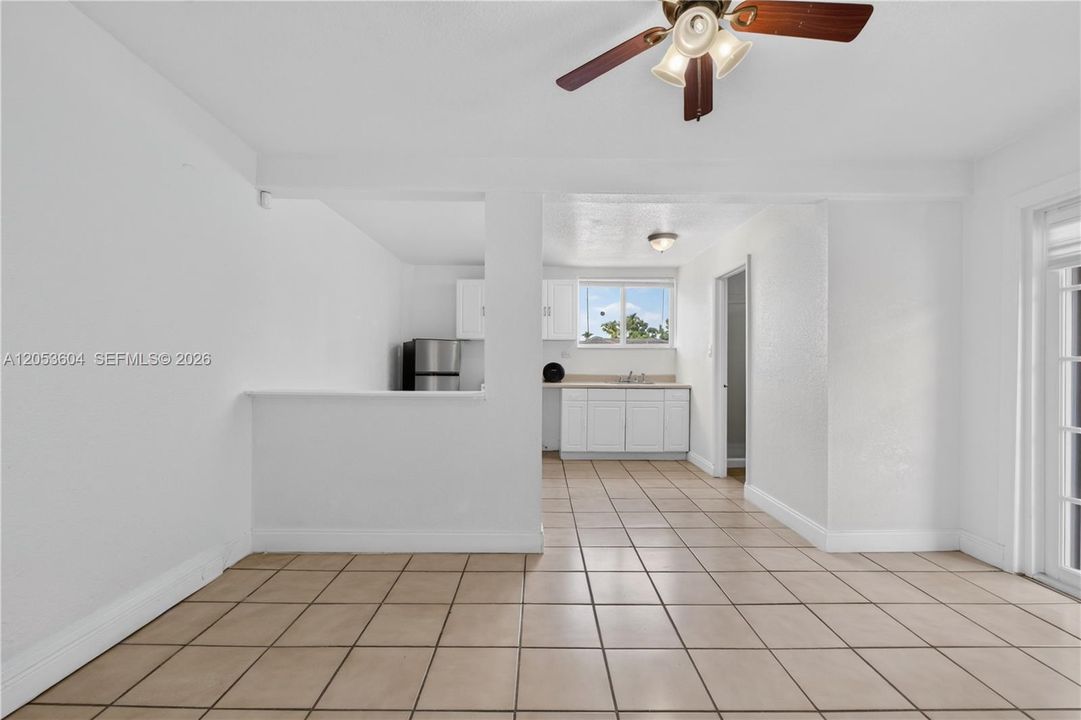 For Rent: $1,700 (1 beds, 1 baths, 970 Square Feet)