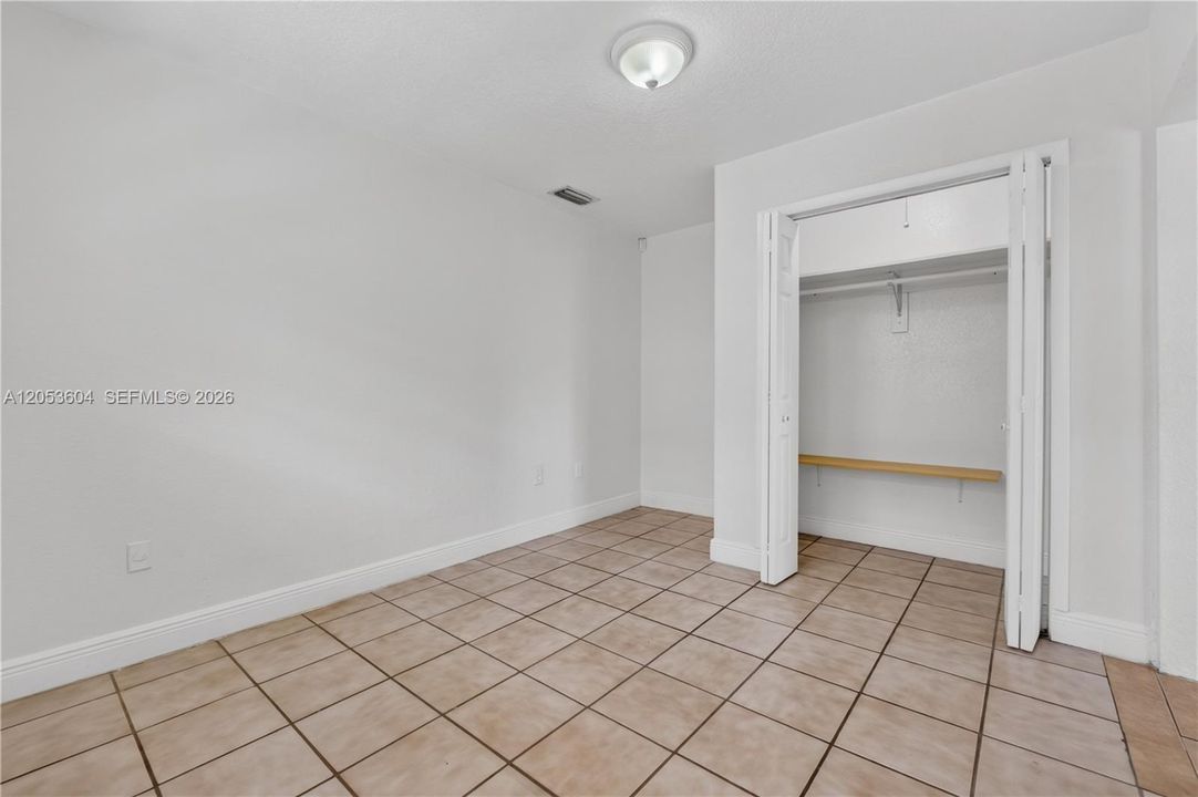 For Rent: $1,700 (1 beds, 1 baths, 970 Square Feet)