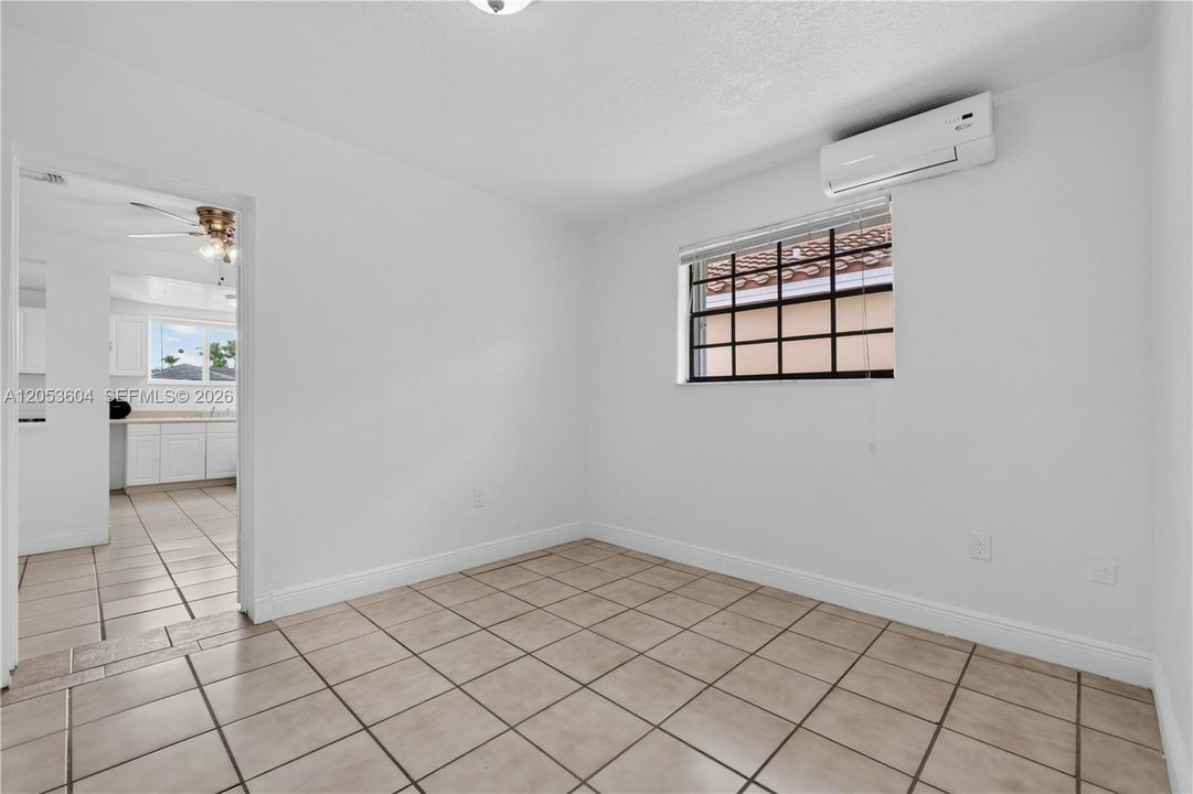 For Rent: $1,700 (1 beds, 1 baths, 970 Square Feet)