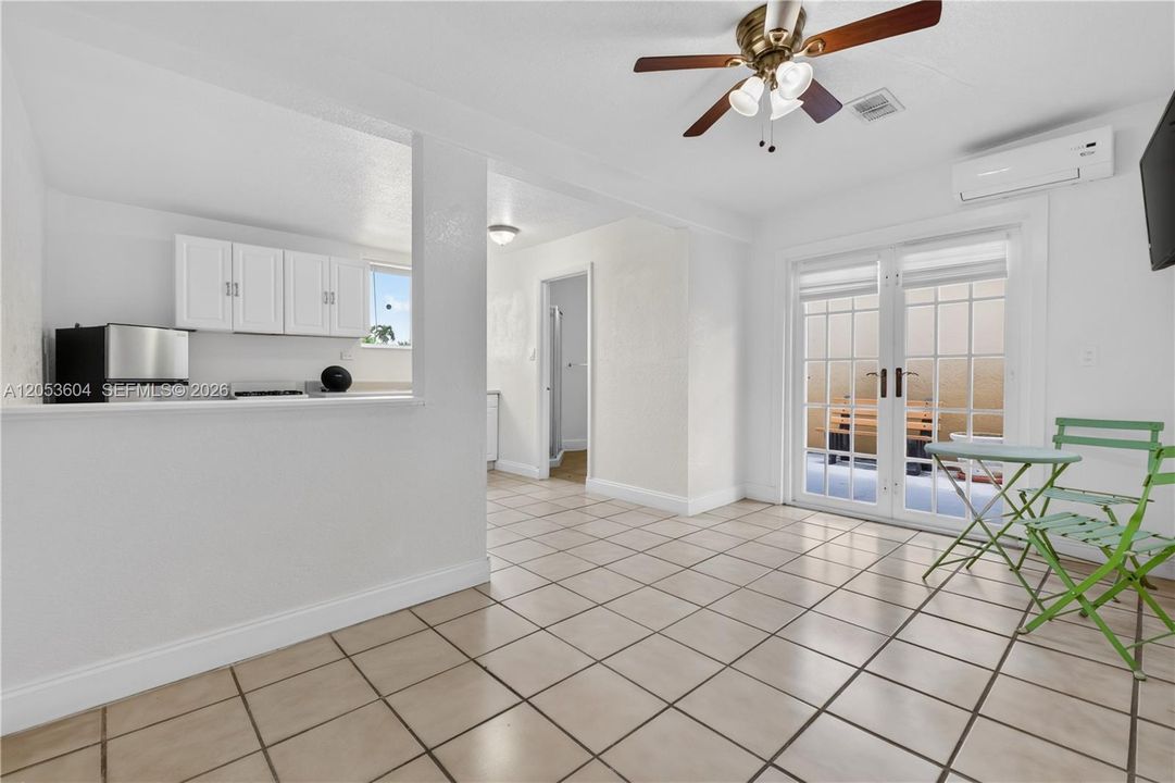For Rent: $1,700 (1 beds, 1 baths, 970 Square Feet)
