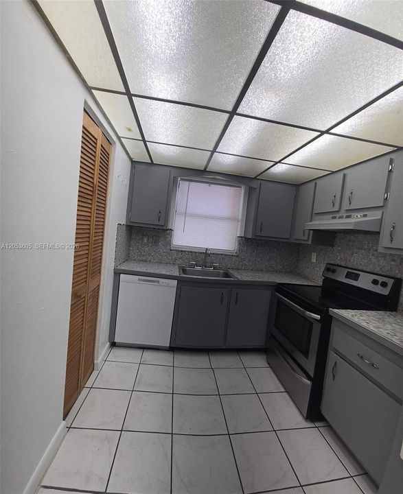 En Venta: $290,000 (2 camas, 2 baños, 896 Pies cuadrados)