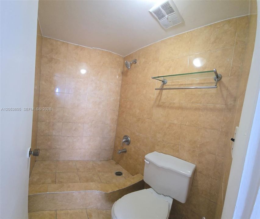 En Venta: $290,000 (2 camas, 2 baños, 896 Pies cuadrados)