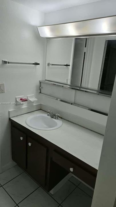 En Venta: $290,000 (2 camas, 2 baños, 896 Pies cuadrados)